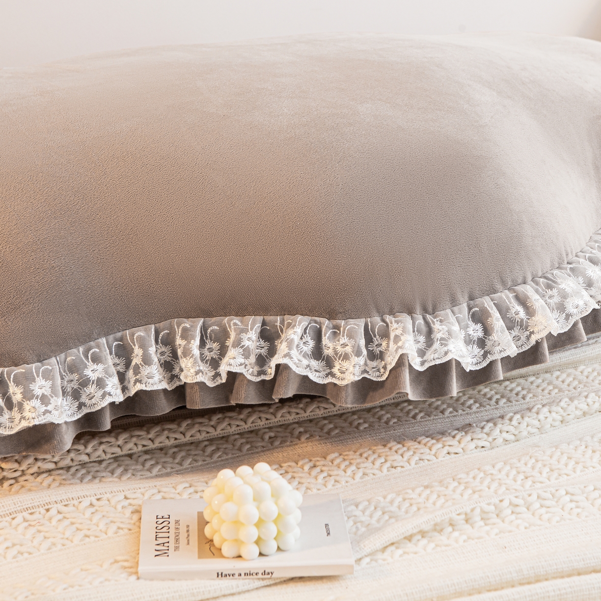 91家纺网 家纺一手货源 找家纺 碧尔家居 2025新款水晶绒靠背-云朵云朵雅致咖