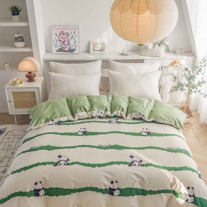 91家纺网 家纺一手货源 找家纺 2025新款133X76宽幅全棉纯棉印花系列单品被套 熊猫乐园-绿