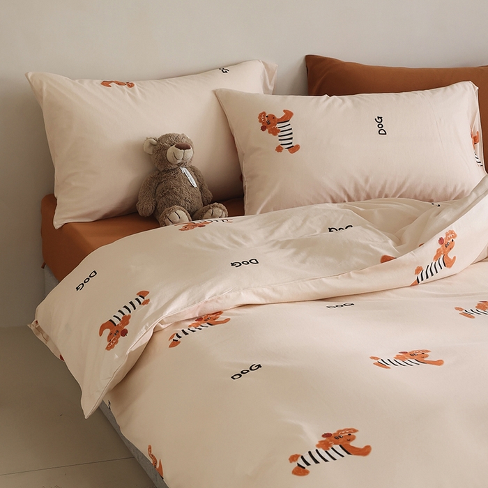 91家纺网 家纺一手货源 找家纺 绫韵家纺 2025春夏新品母婴A类全棉纯棉针织棉软糯糯小可爱卡通床单款四件套 卷毛狗