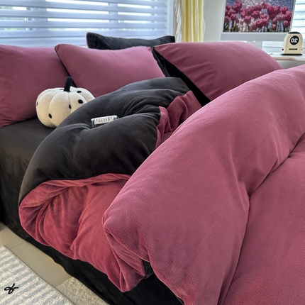 91家纺网 家纺一手货源 找家纺 （买家秀 爆款不断货）A类母婴级双面牛奶绒四件套珊瑚绒雪花绒四件套AB版高克重牛奶绒四件套纯色牛奶绒 树莓粉+黑灰