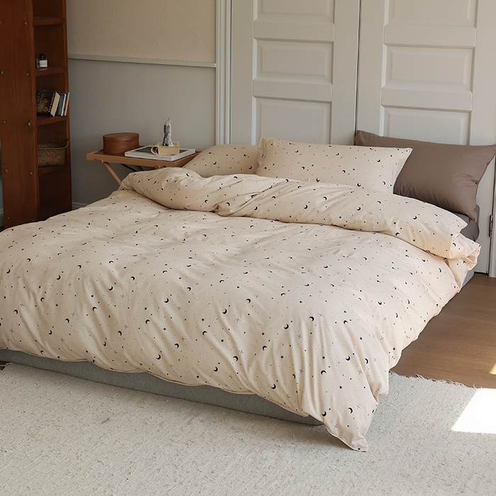 91家纺网 家纺一手货源 找家纺 绫韵家纺 2025春夏新品母婴A类全棉纯棉针织棉软糯糯小可爱卡通床单款四件套 满天星卡其