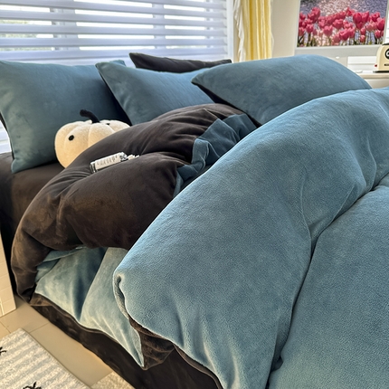 91家纺网 家纺一手货源 找家纺 （买家秀 爆款不断货）A类母婴级双面牛奶绒四件套珊瑚绒雪花绒四件套AB版高克重牛奶绒四件套纯色牛奶绒 宝石蓝+黑灰