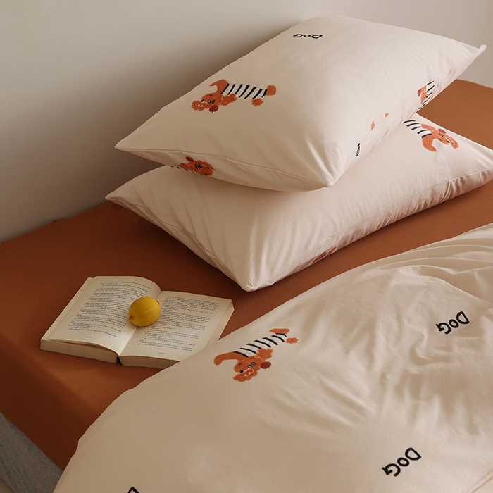 91家纺网 家纺一手货源 找家纺 绫韵家纺 2025春夏新品母婴A类全棉纯棉针织棉软糯糯小可爱卡通床单款四件套 卷毛狗