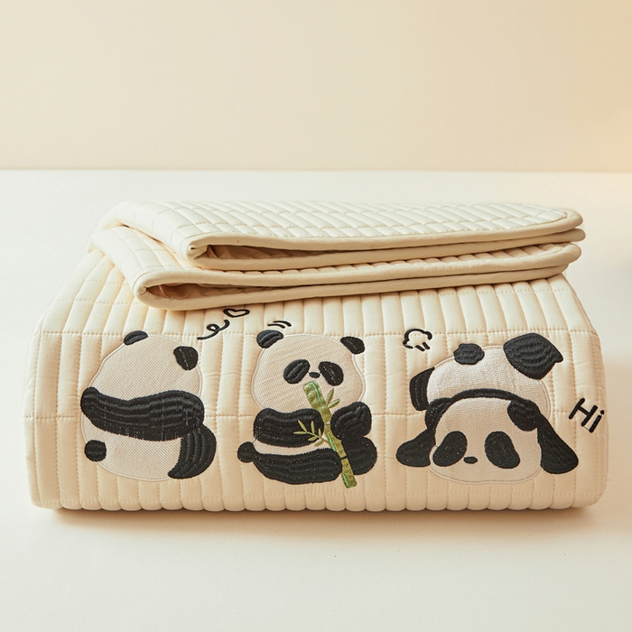 91家纺网 家纺一手货源 找家纺 2025春夏新款A类亲肤大豆床垫-刺绣系列 熊猫嘟嘟床垫-浅米色