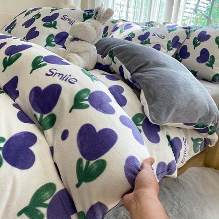 91家纺网 家纺一手货源 找家纺 （买家秀爆款不断货）A类母婴级双面牛奶绒四件套珊瑚绒四件套雪花绒四件套儿童高克重卡通牛奶绒四件套儿童 假日心情紫