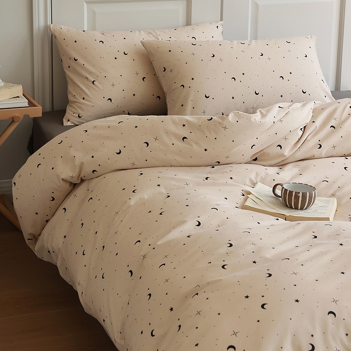 91家纺网 家纺一手货源 找家纺 绫韵家纺 2025春夏新品母婴A类全棉纯棉针织棉软糯糯小可爱卡通床单款四件套 满天星卡其