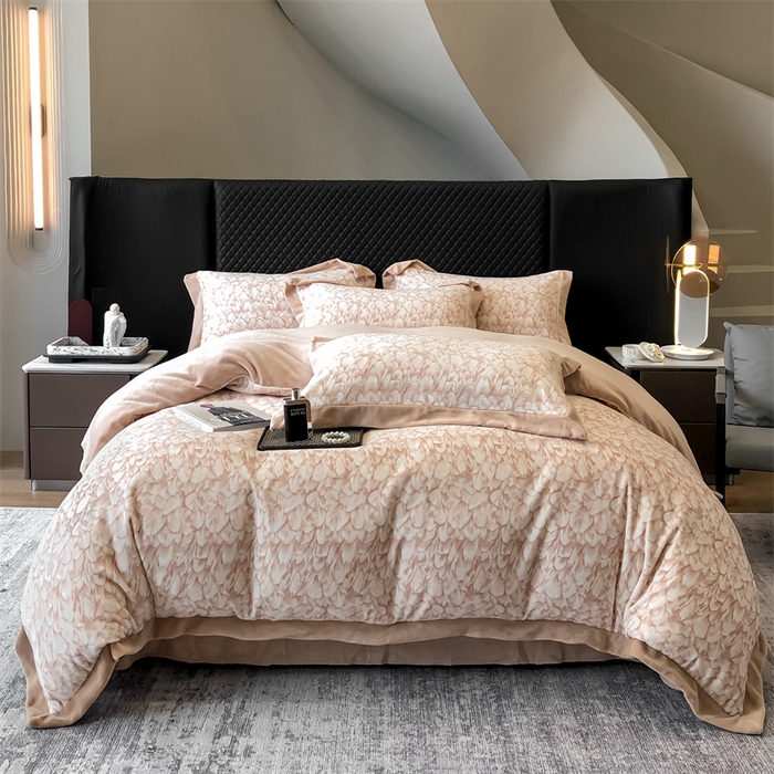 91家纺网 家纺一手货源 找家纺 2025高克重加厚牛奶绒四件套印花四件套-轻奢系列 花雾-咖