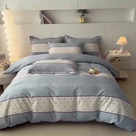 91家纺网 家纺一手货源 找家纺 2025新款133X76宽幅全棉纯棉印花系列四件套 时尚韵律-蓝