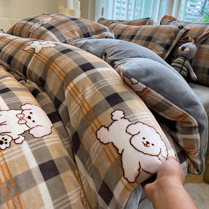 91家纺网 家纺一手货源 找家纺 （买家秀爆款不断货）A类母婴级双面牛奶绒四件套珊瑚绒四件套雪花绒四件套儿童高克重卡通牛奶绒四件套儿童 顽皮狗咖