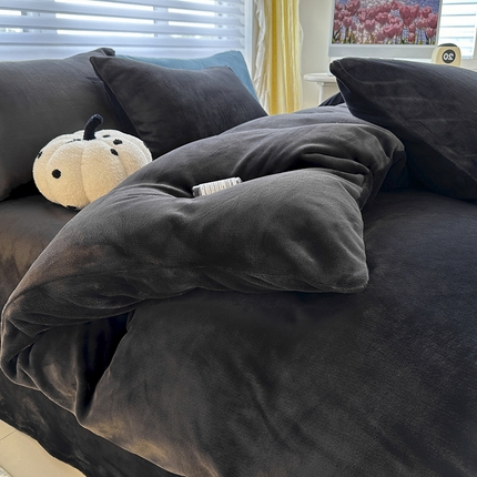 91家纺网 家纺一手货源 找家纺 （买家秀 爆款不断货）A类母婴级双面牛奶绒四件套珊瑚绒雪花绒四件套AB版高克重牛奶绒四件套纯色牛奶绒 高级黑灰