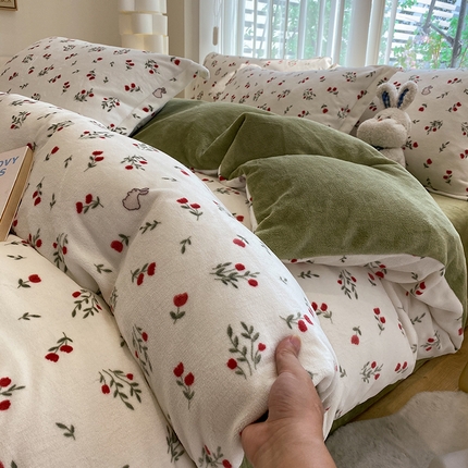 91家纺网 家纺一手货源 找家纺 （买家秀爆款不断货）A类母婴级双面牛奶绒四件套珊瑚绒四件套雪花绒四件套儿童高克重卡通牛奶绒四件套儿童 小确幸米白