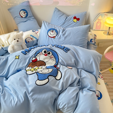 2025新款糯糯棉(110克）大版卡通毛巾绣四件套（提供买家绣）-场景二 过生日的小蓝