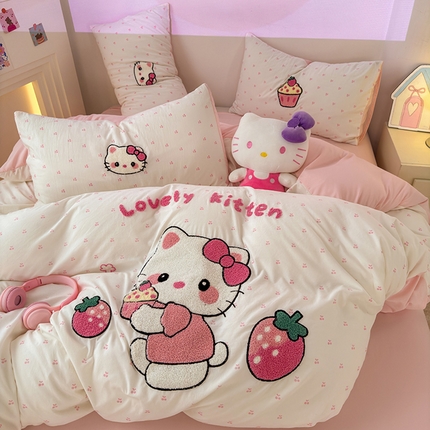 2025新款糯糯棉(110克）大版卡通毛巾绣四件套（提供买家绣）-场景二 kt-莓烦恼