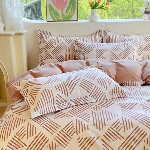 91家纺网 家纺一手货源 找家纺 2023-2024新款13070全棉好卖花型套件系列-四件套 简格卡琪