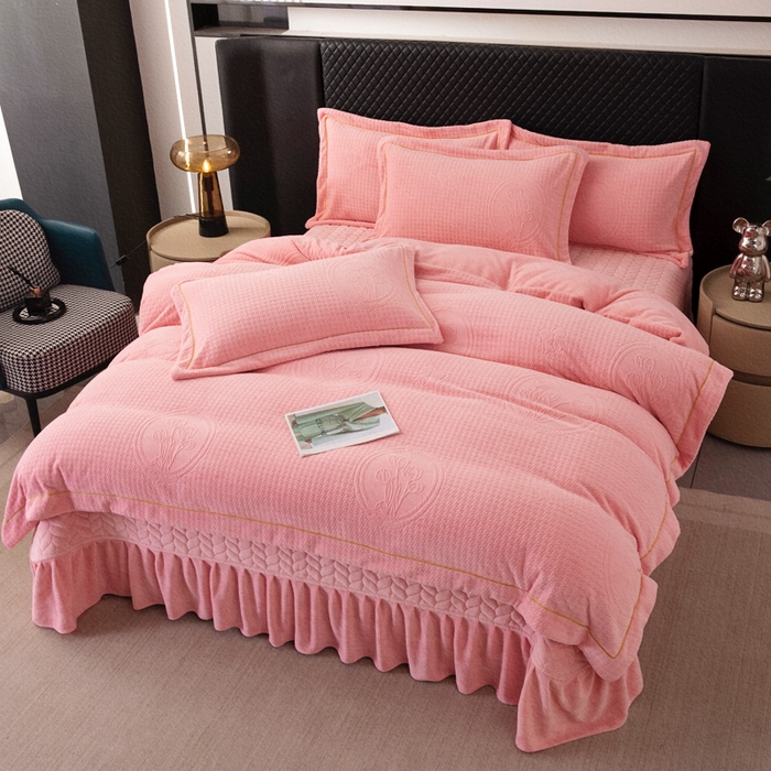 91家纺网 家纺一手货源 找家纺 畅畅家纺 2025新款12斤加厚冬季轻奢款230克全消光立体雕花牛奶绒夹棉床盖四件套 轻奢花语-粉色