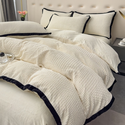 91家纺网 家纺一手货源 找家纺 （总）（买家秀 爆款不断货）A类母婴级牛奶雕花绒四件套珊瑚绒小香风雪花绒四件套雕花牛奶绒四件套白--场景1