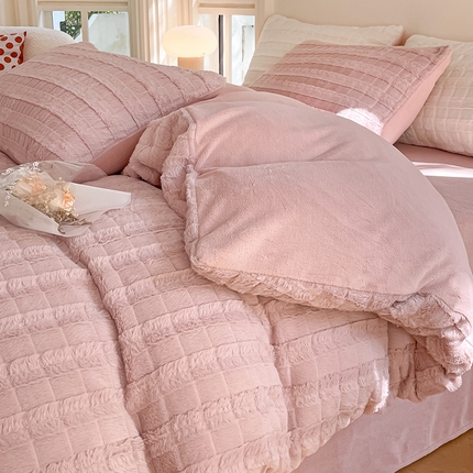 91家纺网 家纺一手货源 找家纺 （买家秀爆款不断货）A类母婴级高克重獭兔绒四件套剪花牛奶绒四件套牛奶绒剪花四件套纯色双拼兔毛绒四件套 兔绒-蜜桃粉