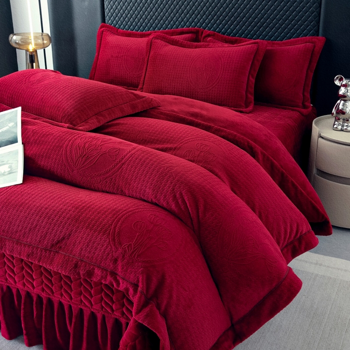 91家纺网 家纺一手货源 找家纺 畅畅家纺 2025新款12斤加厚冬季轻奢款230克全消光立体雕花牛奶绒夹棉床盖四件套 轻奢花语-红色
