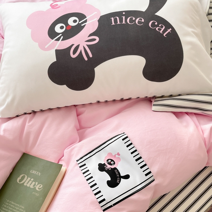 91家纺网 家纺一手货源 找家纺 海岛哥哥 2025新款超柔云朵棉布标系列四件套 布标-小粉猫