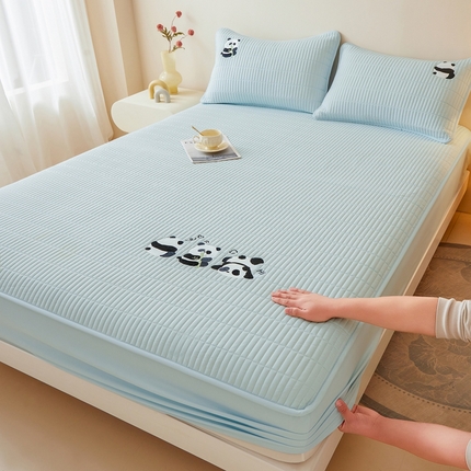 91家纺网 家纺一手货源 找家纺 雅萱家纺 2025新款A类亲肤绣花大豆床笠-熊猫嘟嘟 熊猫嘟嘟床笠-天空蓝