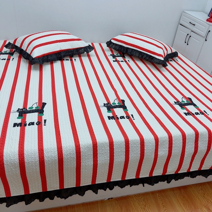 91家纺网 家纺一手货源 找家纺 暖居 2024新款纯棉绗缝夹棉榻榻米支持定制防滑全棉印花小碎花农村大炕盖三件套系列 条纹猫