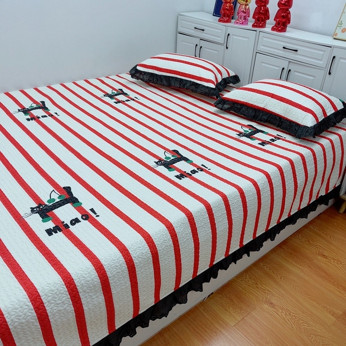 91家纺网 家纺一手货源 找家纺 暖居 2024新款纯棉绗缝夹棉榻榻米支持定制防滑全棉印花小碎花农村大炕盖三件套系列 条纹猫