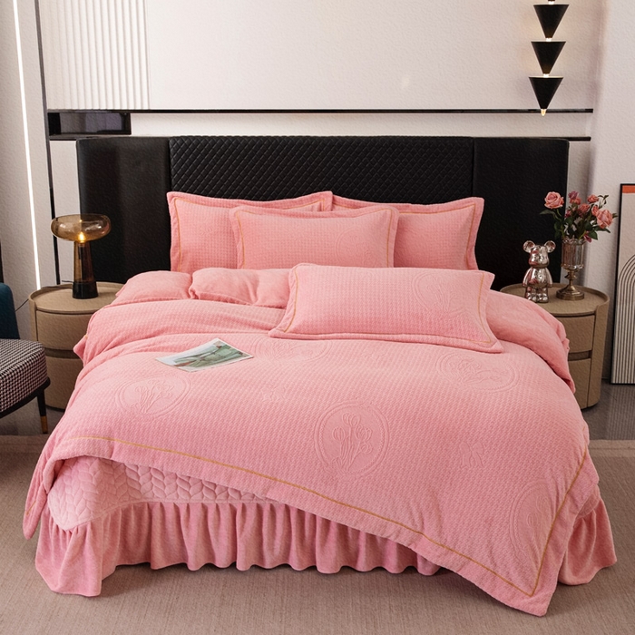 91家纺网 家纺一手货源 找家纺 畅畅家纺 2025新款12斤加厚冬季轻奢款230克全消光立体雕花牛奶绒夹棉床盖四件套 轻奢花语-粉色