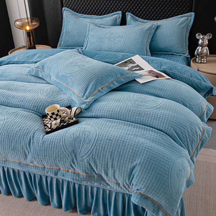 91家纺网 家纺一手货源 找家纺 畅畅家纺 2025新款12斤加厚冬季轻奢款230克全消光立体雕花牛奶绒夹棉床盖四件套 轻奢花语-蓝色