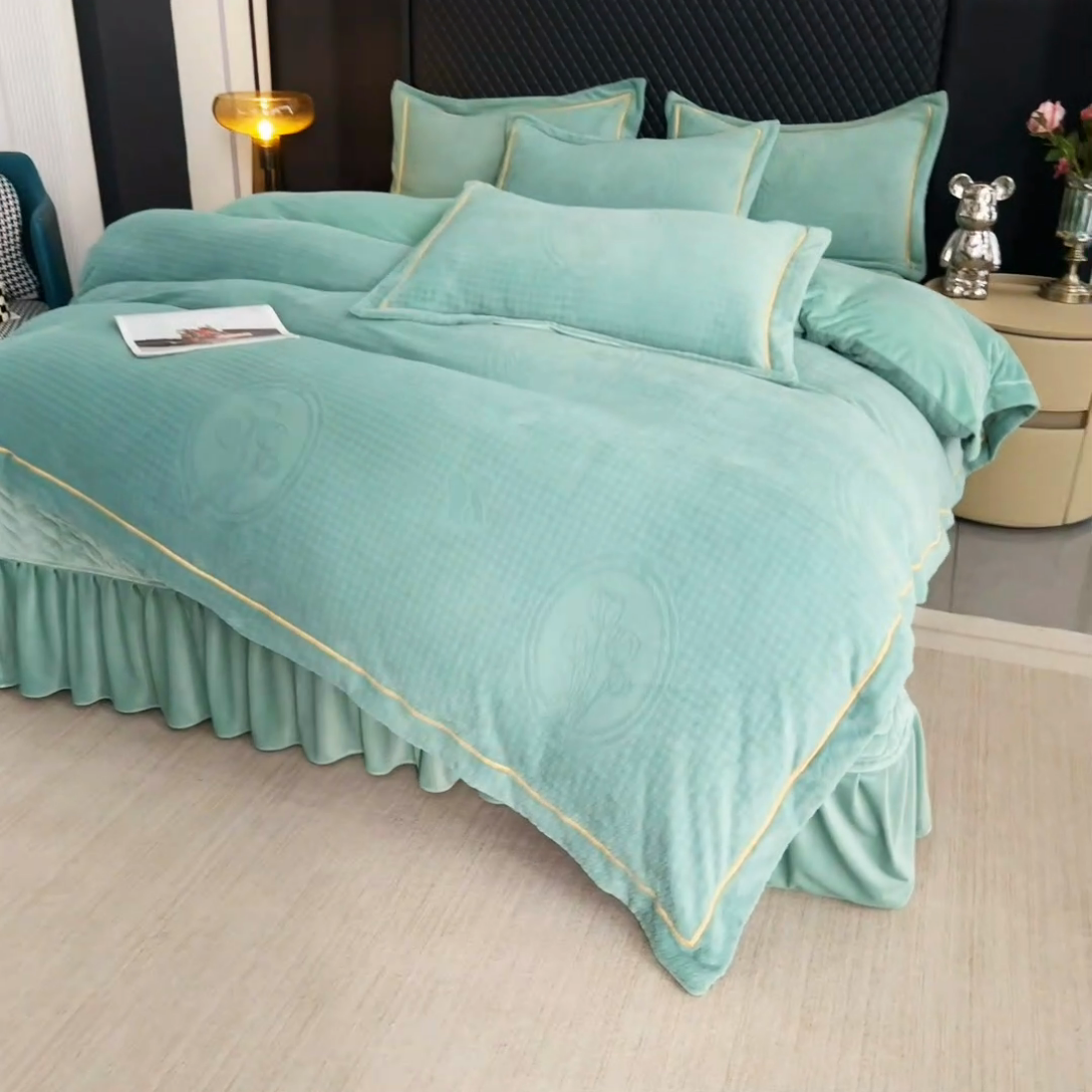 91家纺网 家纺一手货源 找家纺 畅畅家纺 2025新款12斤加厚冬季轻奢款230克全消光立体雕花牛奶绒夹棉床盖四件套 轻奢花语-绿