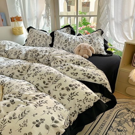 91家纺网 家纺一手货源 找家纺 2025年新款法式韩式浪漫赫本风黑色花边水洗m印花四件套 赫本-美学