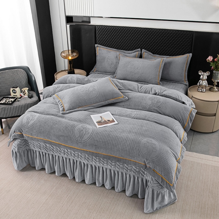 91家纺网 家纺一手货源 找家纺 畅畅家纺 2025新款12斤加厚冬季轻奢款230克全消光立体雕花牛奶绒夹棉床盖四件套 轻奢花语-深灰