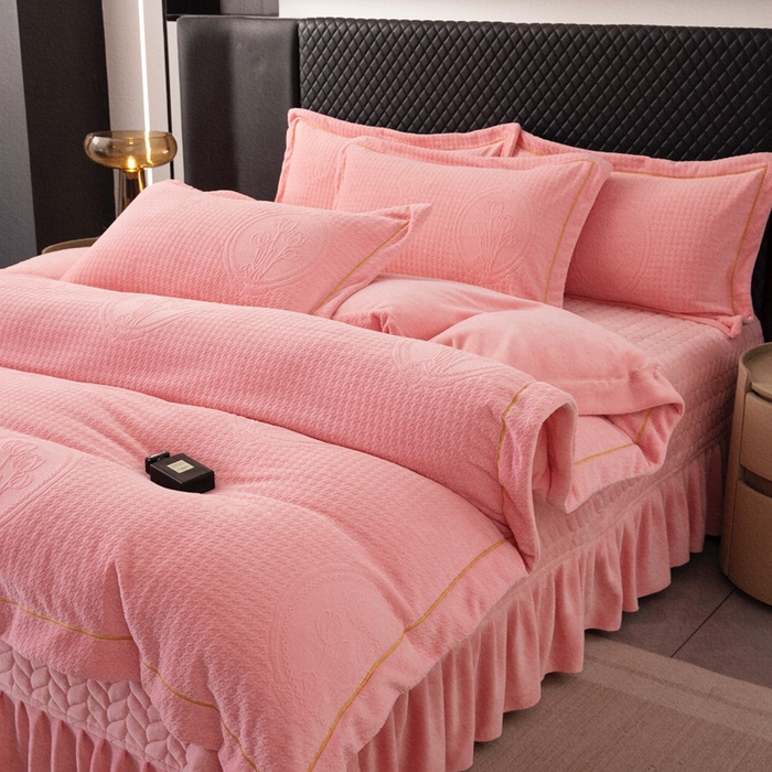 91家纺网 家纺一手货源 找家纺 畅畅家纺 2025新款12斤加厚冬季轻奢款230克全消光立体雕花牛奶绒夹棉床盖四件套 轻奢花语-粉色