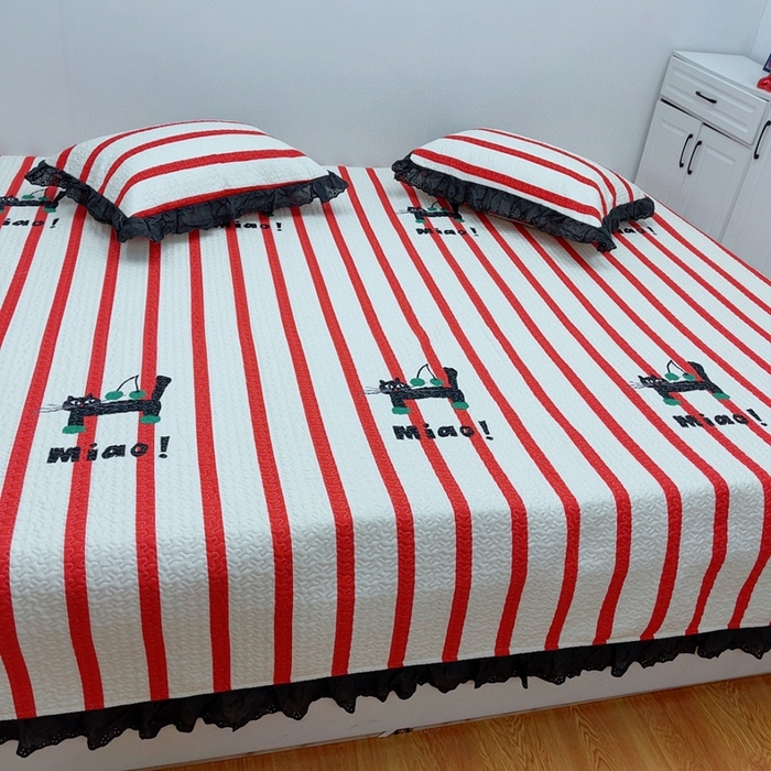 91家纺网 家纺一手货源 找家纺 暖居 2024新款纯棉绗缝夹棉榻榻米支持定制防滑全棉印花小碎花农村大炕盖三件套系列 条纹猫