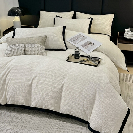 91家纺网 家纺一手货源 找家纺 （总）（买家秀 爆款不断货）A类母婴级牛奶雕花绒四件套珊瑚绒小香风雪花绒四件套雕花牛奶绒四件套白--场景2