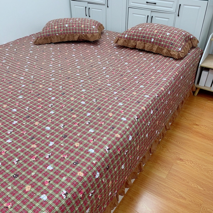 91家纺网 家纺一手货源 找家纺 暖居 2024新款纯棉绗缝夹棉榻榻米支持定制防滑全棉印花小碎花农村大炕盖三件套系列 玛奇朵圣诞