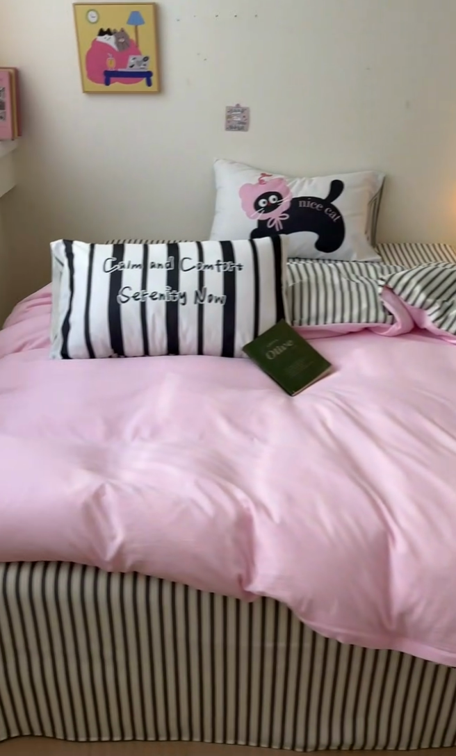 91家纺网 家纺一手货源 找家纺 海岛哥哥 2025新款超柔云朵棉布标系列四件套 布标-小粉猫