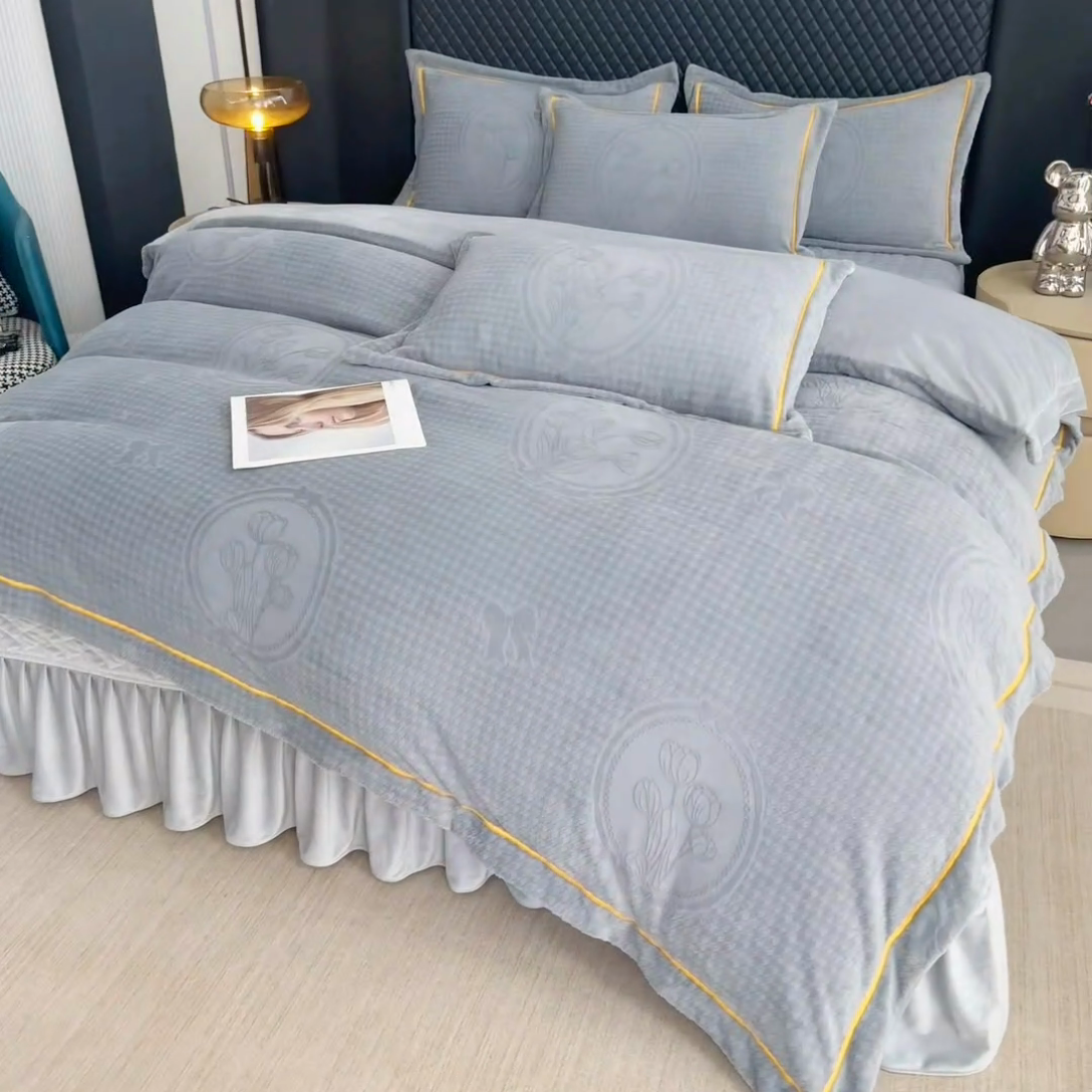 91家纺网 家纺一手货源 找家纺 畅畅家纺 2025新款12斤加厚冬季轻奢款230克全消光立体雕花牛奶绒夹棉床盖四件套 轻奢花语-深灰