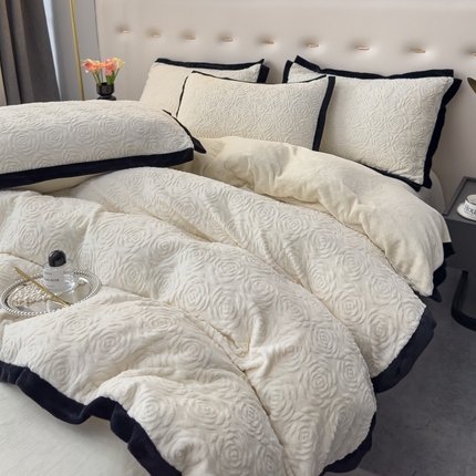 91家纺网 家纺一手货源 找家纺 （总）（买家秀 爆款不断货）A类母婴级牛奶雕花绒四件套珊瑚绒小香风雪花绒四件套雕花牛奶绒四件套白--场景1