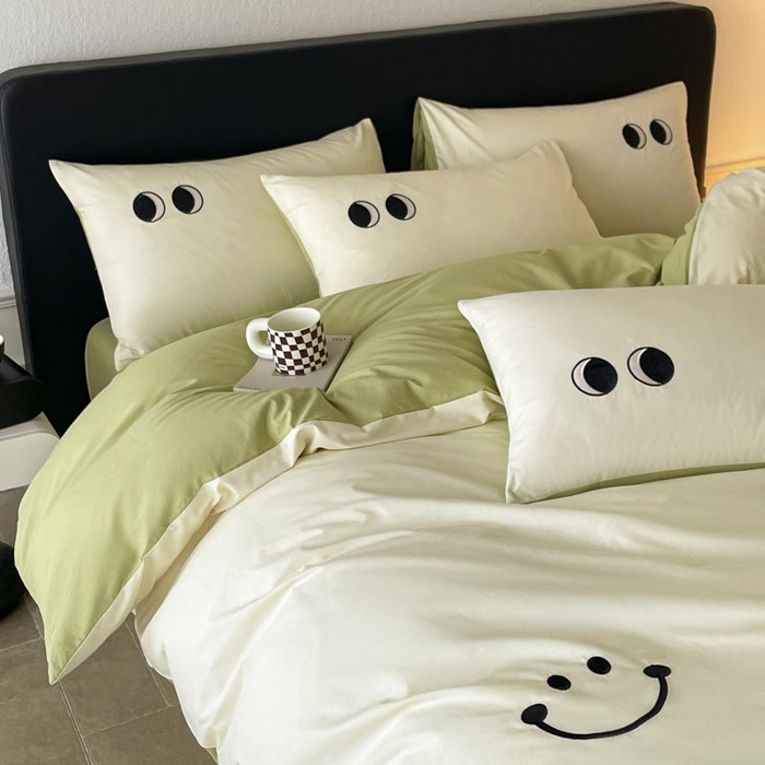 91家纺网 家纺一手货源 找家纺 ab家纺 2025新款纯色水洗棉笑脸双拼绣花四件套 笑脸  杏黄橄榄绿