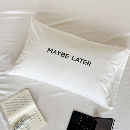 91家纺网 家纺一手货源 找家纺 （总）艾沁家纺 2025新款全棉纯棉水洗棉数码印花字母枕套