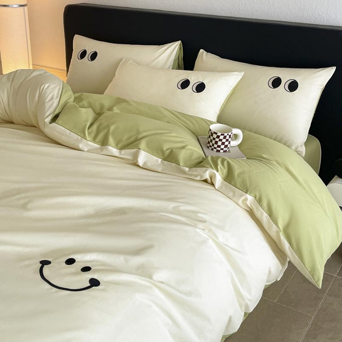 91家纺网 家纺一手货源 找家纺 ab家纺 2025新款纯色水洗棉笑脸双拼绣花四件套 笑脸  杏黄橄榄绿