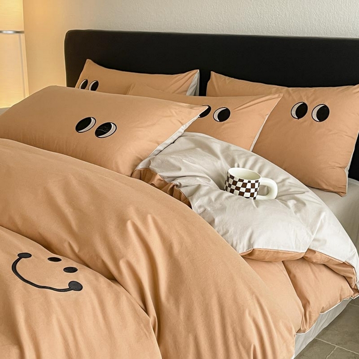 91家纺网 家纺一手货源 找家纺 ab家纺 2025新款纯色水洗棉笑脸双拼绣花四件套 笑脸  西柚米咖
