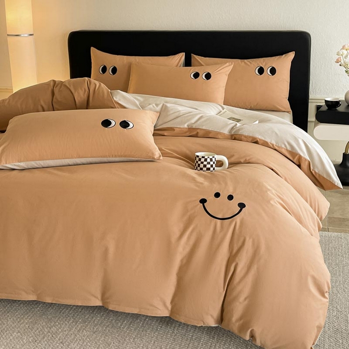 91家纺网 家纺一手货源 找家纺 ab家纺 2025新款纯色水洗棉笑脸双拼绣花四件套 笑脸  西柚米咖