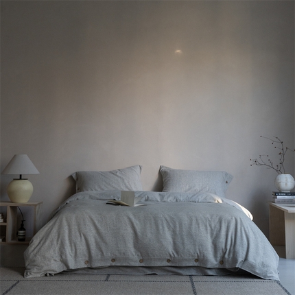 91家纺网 家纺一手货源 找家纺 （总）璞素家居 2025新款全棉人字纹色织彩纱大提花纽扣款四件套