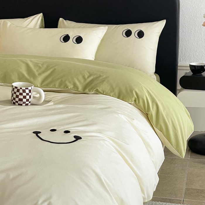 91家纺网 家纺一手货源 找家纺 ab家纺 2025新款纯色水洗棉笑脸双拼绣花四件套 笑脸  杏黄橄榄绿