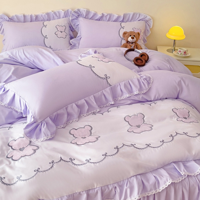 91家纺网 家纺一手货源 找家纺 慕语家纺 2025新款高定贴布绣磨毛四件套-熊小贝 熊小贝-丁香紫