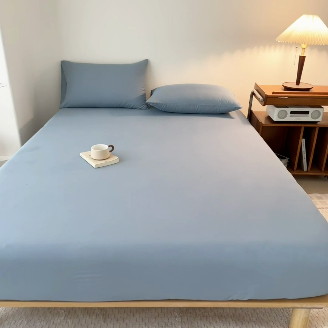 91家纺网 家纺一手货源 找家纺 优迈 2025新款水洗棉亲肤磨毛纯色单品系列单床笠单枕套三件套 雾蓝