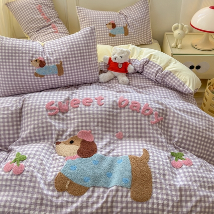 罗亿家纺 2025新款云朵糯糯棉（110g）腊肠狗毛巾绣四件套 樱桃小狗-紫格