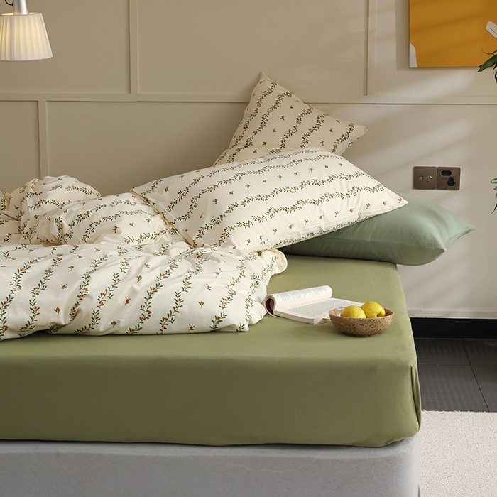 91家纺网 家纺一手货源 找家纺 2025春夏新品母婴A类全棉纯棉针织棉软糯糯清新小碎花床单款四件套 秘密花园