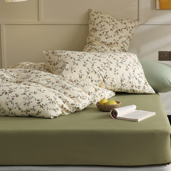 91家纺网 家纺一手货源 找家纺 2025春夏新品母婴A类全棉纯棉针织棉软糯糯清新小碎花床单款四件套 蔓藤黄